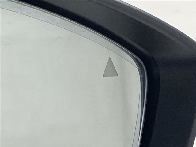 ブラインドスポットモニター付き☆死角の車にも気づかせてくれる便利なセンサーです！