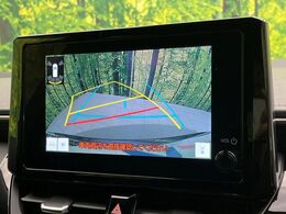 【バックカメラ】駐車時に後方がリアルタイム映像で確認できます。大型商業施設や立体駐車場での駐車時や、夜間のバック時に大活躍！運転スキルに関わらず、今や必須となった装備のひとつです！