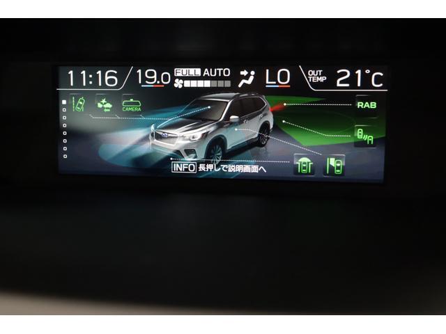 マルチファンクションディスプレイ。各種燃費情報 VDCの作動状態 メンテナンス項目など大型カラー液晶画面に表示。
