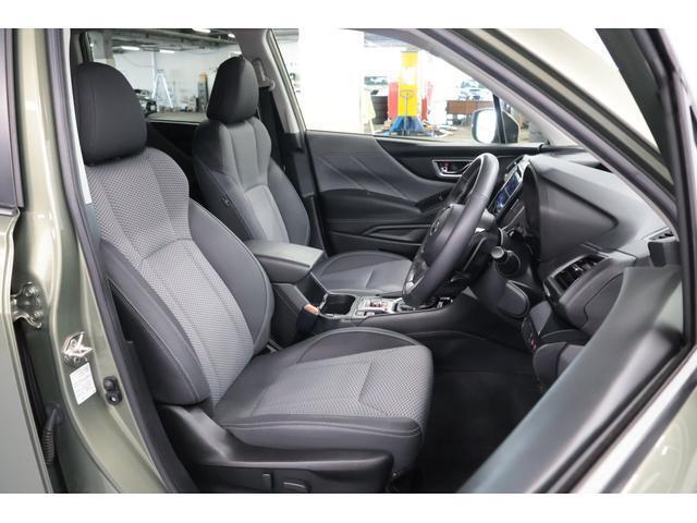 運転席も気になる様な大きなダメージ無く綺麗な状態が保たれております！パワーシート＆シートヒーター装備！
