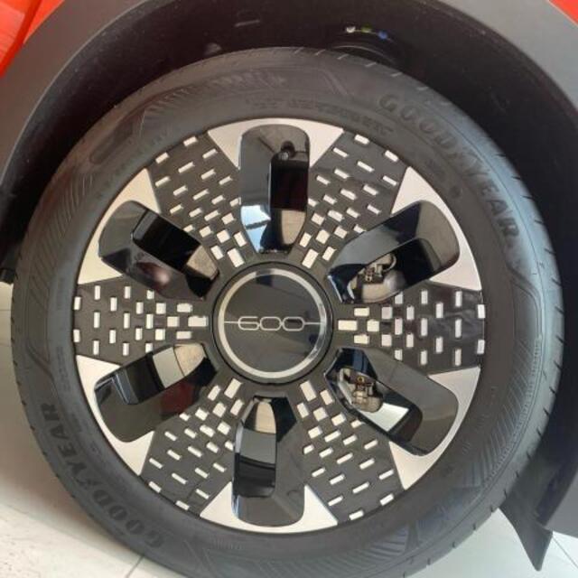 18インチアルミホイール　タイヤサイズ215/55 R18