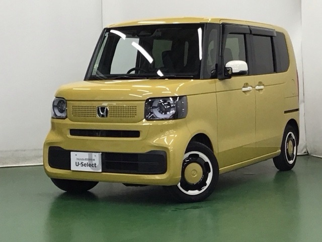 大きく開くスライドドアで狭い場所でも隣を気にすることなく楽に乗り降りできます