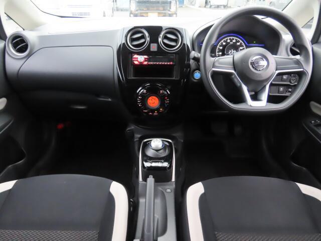 内外装の清掃・ガラス系ボディコーティングをCARクリーニング専門業者が施工いたしますので大変清潔。オリックス自動車ではみなさまに快適なドライブをお約束。