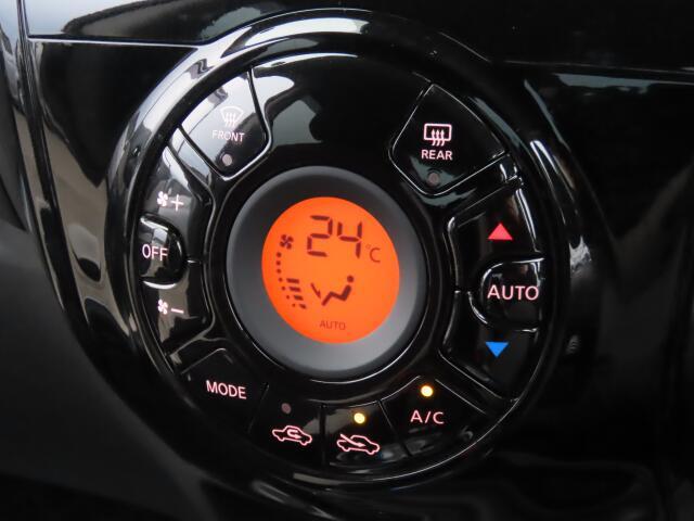 オートエアコン装備。温度設定ができて、室内快適ですよ。