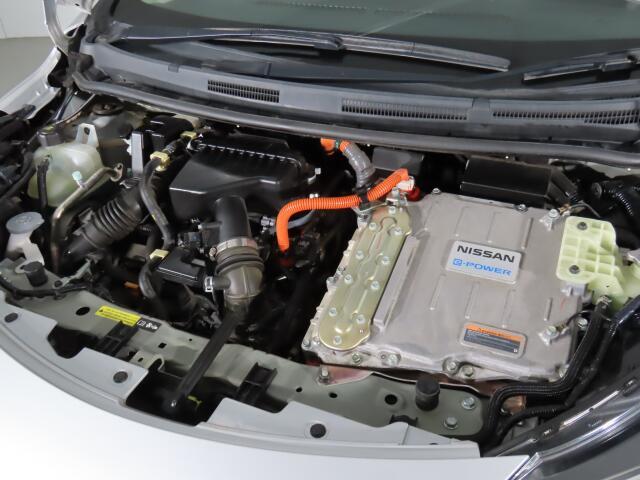 エンジンルームもきれいですよ。機関機構系も良好です。納車前に点検整備も行います。エンジンオイル・オイルフィルター・エアコンフィルター・ワイパーゴムは必ず交換致します（エアコンフィルターは、装着車のみ）