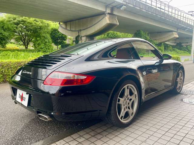外装色はソリッドブラック。997は殆どがバサルトブラックメタリックなので、数として少ないです。