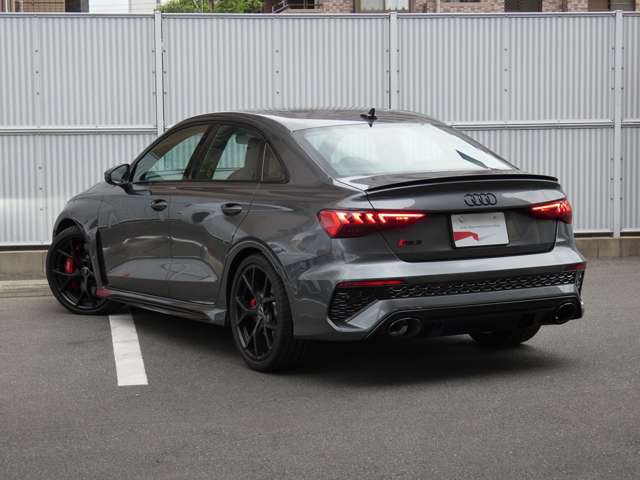 Audi認定中古車、上質なコンディションを持つクルマだけに与えられる特別な称号です。その厳しい認定基準や点検内容、安心の保証などをご紹介します。