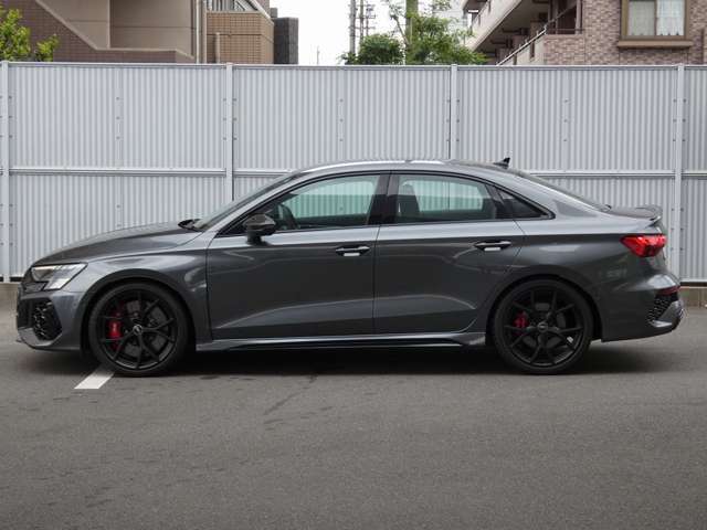 Audi認定中古車は、Audi正規ディーラーがお届けする「Audiが二度認めたAudi」です。Audiならではの保証やサポートを付帯した安心の一台です。