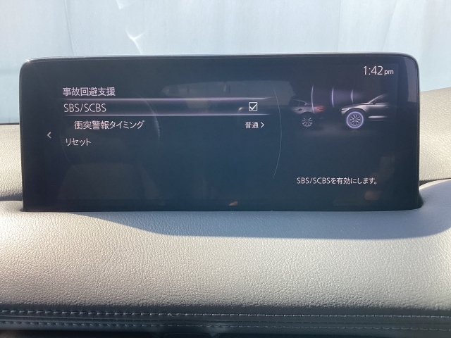 低速走行時に前方の障害物を検知して、衝突被害を軽減してくれるスマート・シティ・ブレーキ・サポートを装備！アクセルとブレーキの踏み間違えなどの急加速を抑制してくれる心強い装備です。