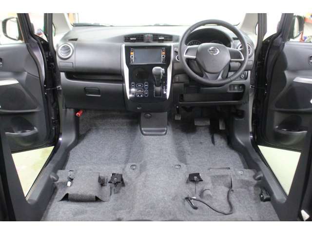 当店ではこのようにシートを外してから美装しますので、気持ちよく乗って頂けます。