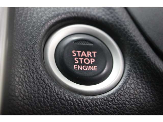 スマートキータイプのお車です。鍵を抜き差しする手間なく、快適にお乗り頂けます。