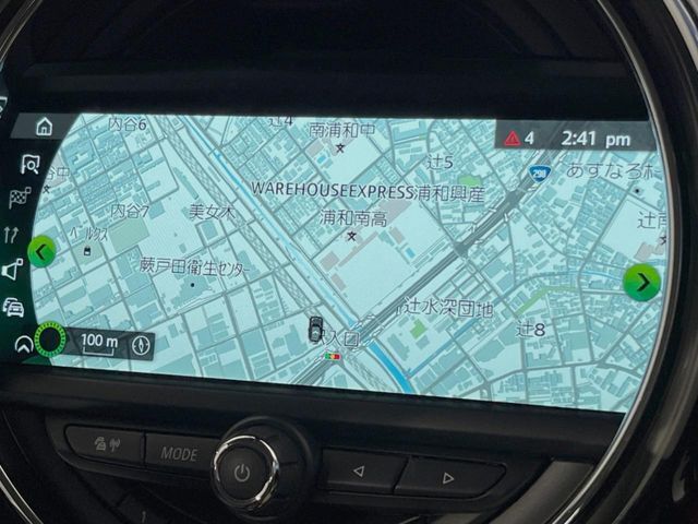 ●純正ナビ:一体感のあるナビは、高級感ある車内を演出してくれます。オーディオ機能も充実しておりますので、運転もより楽しめます♪