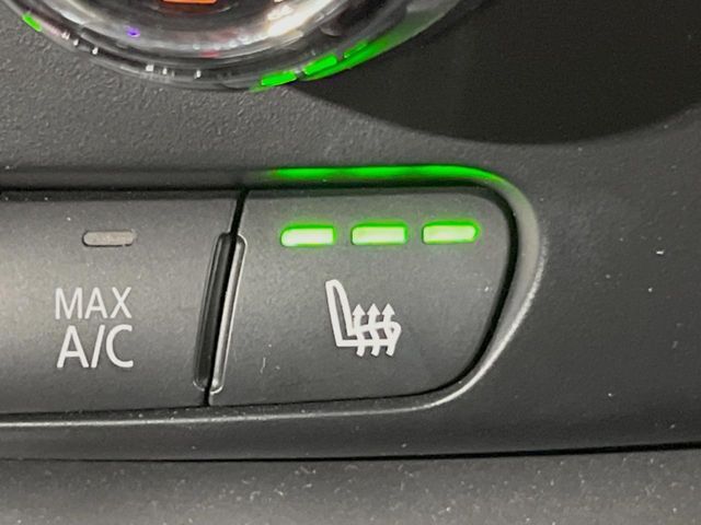 ●フロントシートヒーティング：運転席・助手席共に三段階で調節が可能なシートヒーターを装備しております。季節を問わず快適にご使用いただけます。