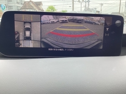 全周囲（360度）カメラを装備　4つのカメラを使いビシッと駐車出来ちゃいます！　一応、目視確認も忘れずにお願いします！