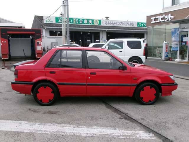 今乗られているお車の下取りも行っております！廃車にしかならないお車も無料で引き取らせていただきます。状態の良いお車は下取りとして金額をつけさせて頂き、ご購入のお車からお値段を引かせていただきます。
