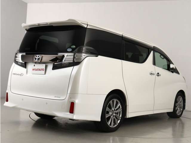 当店では、厳選された車両のみ展示しております。アルファード・ヴェルファイアに特化した専門店ならではの豊富な在庫の中から、お気に入りの一台をお探しください！