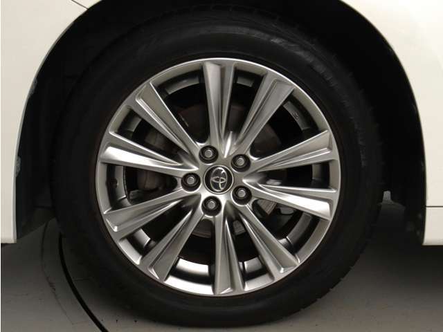 お客様のお好みの新品18インチ、19インチ、20インチホイール装着可能！ダウンサスなどローダウンも取付可能です！ヴァルドやワークなどのメーカー品も取り寄せ可能です！