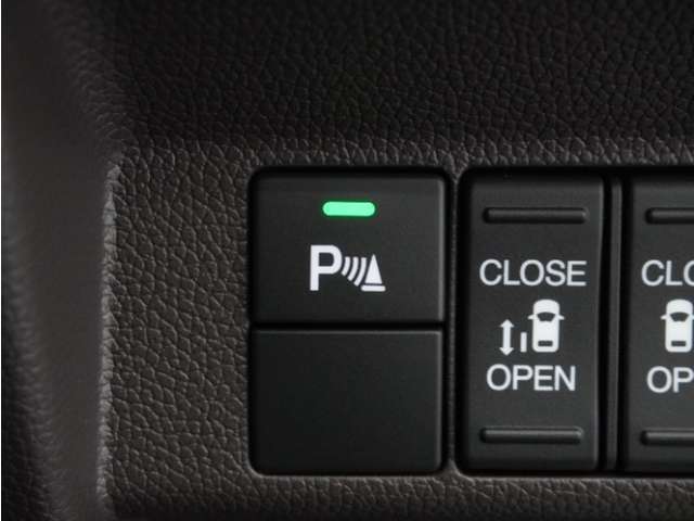 ◆障害物センサー◆車庫入れの時などに近くに障害物がある場合、障害物までの距離を音で知らせてくれます。
