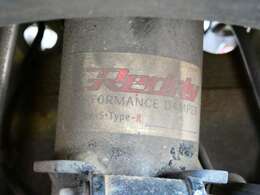 足回りの強化はGReddy車高調にて・・・お洒落を演出！現時点でのショックの抜けやOIL漏れ等ございませんのでご安心頂けます。