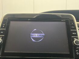 【純正ナビ】人気の純正ナビを装備しております。ナビの使いやすさはもちろん、オーディオ機能も充実！キャンプや旅行はもちろん、通勤や買い物など普段のドライブも楽しくなるはず♪