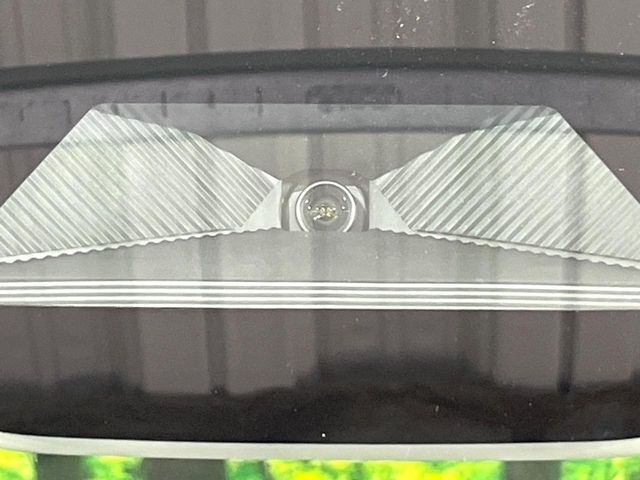 【ホンダセンシング】走行中に前方の車両等を認識し、衝突しそうな時は警報とブレーキで衝突回避と被害軽減をアシスト。より安全にドライブをお楽しみいただけます。