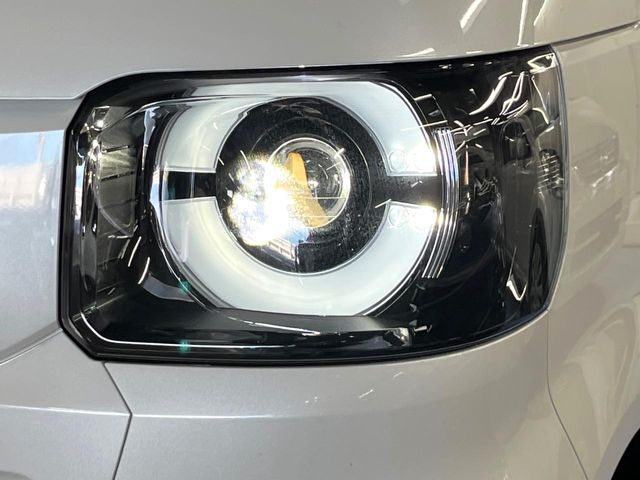 【LEDヘッドライト】悪天候や夜間走行時も良好な視界を確保し安心して運転できる高輝度LEDヘッドライトを装備！点灯速度が早く、消費電力も抑えられています。