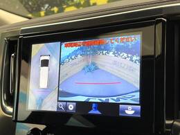 【パノラミックビューモニター】専用のカメラにより、上から見下ろしたような視点で360度クルマの周囲を確認することができます☆死角部分も確認しやすく、狭い場所での切り返しや駐車もスムーズに行えます。