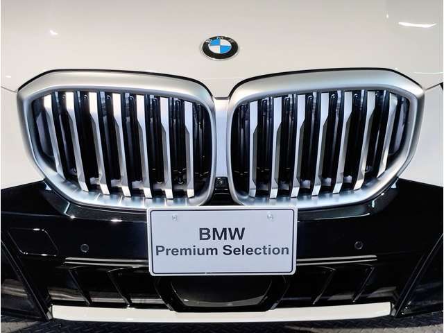 【キドニーグリル】BMWは約90年もの間、ほぼ全ての車両にひと目でBMWだと分かるこの特徴的なフロントグリルが備えられ、デザイン・アイコンとして親しまれてきました。