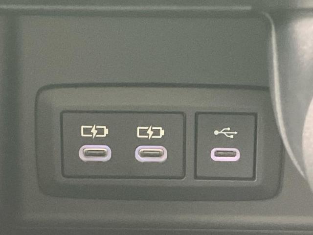 WECARSの展示場では実際に見て、触ってお車をお選びいただけます！知識の豊富な営業スタッフが様々なカーライフをご提案いたします！