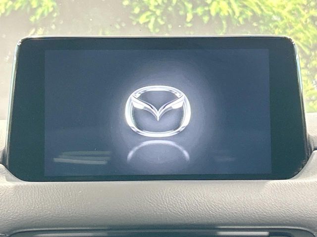 【純正ナビ】人気の純正ナビを装備しております。ナビの使いやすさはもちろん、オーディオ機能も充実！キャンプや旅行はもちろん、通勤や買い物など普段のドライブも楽しくなるはず♪