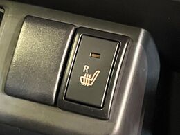 【シートヒーター】寒い日に重宝するシートヒーター！エアコンより早く温まってくれるので寒がりの人も安心ですね♪エアコンの温風は乾燥するから苦手、という方にもをおすすめです。