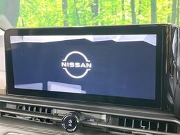 【純正ナビ】人気の純正ナビを装備しております。ナビの使いやすさはもちろん、オーディオ機能も充実！キャンプや旅行はもちろん、通勤や買い物など普段のドライブも楽しくなるはず♪