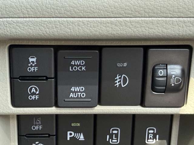 走行距離は無制限！電球等の消耗品やナビ等の社外品も保証対象！急なお車のトラブルでの出費を抑えれます！