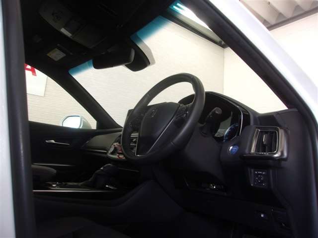 見通しのよいすっきりとした視界で、誰でも運転しやすいです。運転のしやすさは疲れにくさにも繋がりますよ♪
