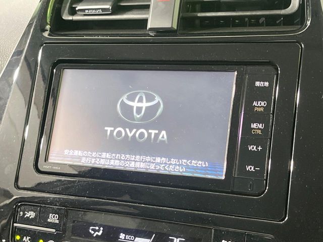 【純正ナビ】人気の純正ナビを装備しております。ナビの使いやすさはもちろん、オーディオ機能も充実！キャンプや旅行はもちろん、通勤や買い物など普段のドライブも楽しくなるはず♪