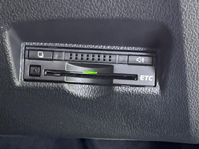 【ETC】高速道路の料金所をストレスなく通過！話題のスポットやサービスエリアに多い「スマートIC」利用時は必須のアイテムです。当店でセットアップを実施、ご納車当日からすぐにご利用いただけます！