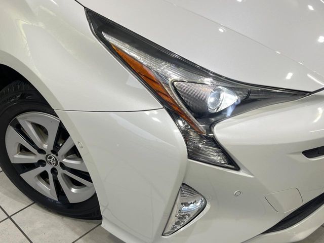 【LEDヘッドライト】悪天候や夜間走行時も良好な視界を確保し安心して運転できる高輝度LEDヘッドライトを装備！点灯速度が早く、消費電力も抑えられています。