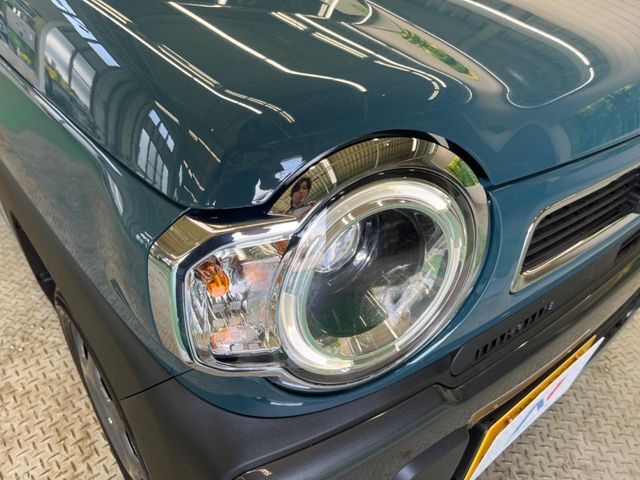 【LEDヘッドランプ】長寿命かつ視認性に優れたLEDヘッドライト。明るいLEDは暗い夜道でも安心です。ヘッドライトの劣化を防ぐコーティングの施工も承りますので、担当スタッフにお気軽にお申し付け下さい。