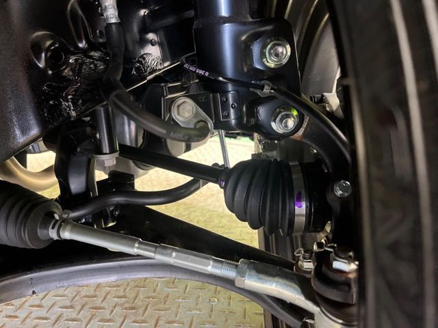 お車を安心してお乗りいただく為には、足回りの定期点検が欠かせません。サービスサポート（有償保証）では無料点検もご提供しており、安心のカーライフをお過ごしいただけるサポート体制が整っています。