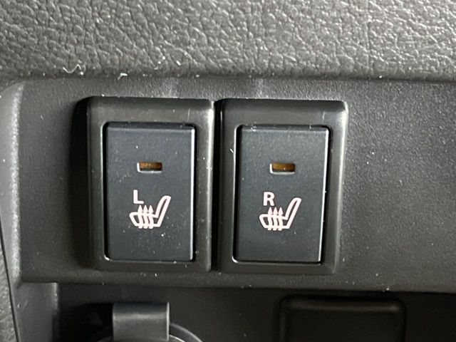 【シートヒーター】運転席/助手席共にシートヒーターを装備。季節を問わず快適にドライブできます。