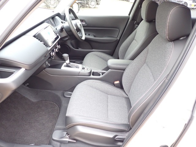 ☆外装・室内・エンジンルームクリーニング済みです☆ご来店の際は、是非シートの座り心地を確かめ、ハンドルを握って楽しいカーライフを想像してみてください♪