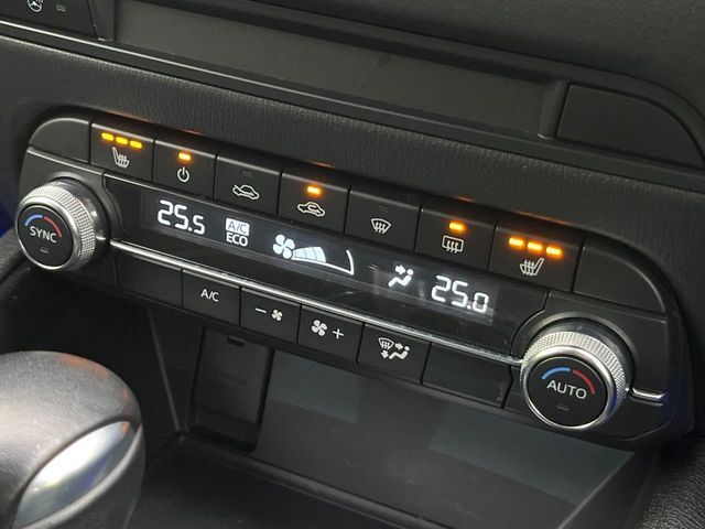 【シートヒーター】寒い日に重宝するシートヒーター！エアコンより早く温まってくれるので寒がりの人も安心ですね♪エアコンの温風は乾燥するから苦手、という方にもをおすすめです。