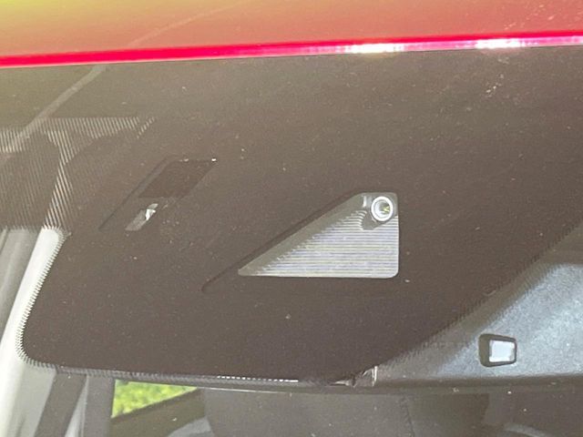 【スマートブレーキサポート】走行中に前方の車両等を認識し、衝突しそうな時は警報とブレーキで衝突回避と被害軽減をアシスト。より安全にドライブをお楽しみいただけます。