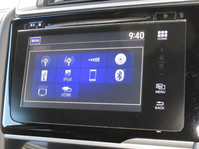 ナビゲーションはホンダ純正メモリーナビを装着しております。AM、FM、CD、DVD再生、Bluetooth、フルセグTVがご使用いただけます。初めて訪れた場所でも安心ですね！