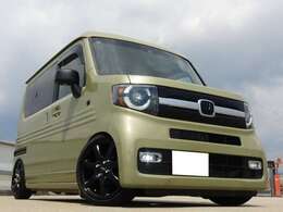 ターボトップグレードの＋ファンなので多彩なシートアレンジが可能です★ボディーカラーもカーキのメタリックでインテリアはオシャレなブラウン＆キルトステッチのレザー調シートカバーに専用ソファーベットを★