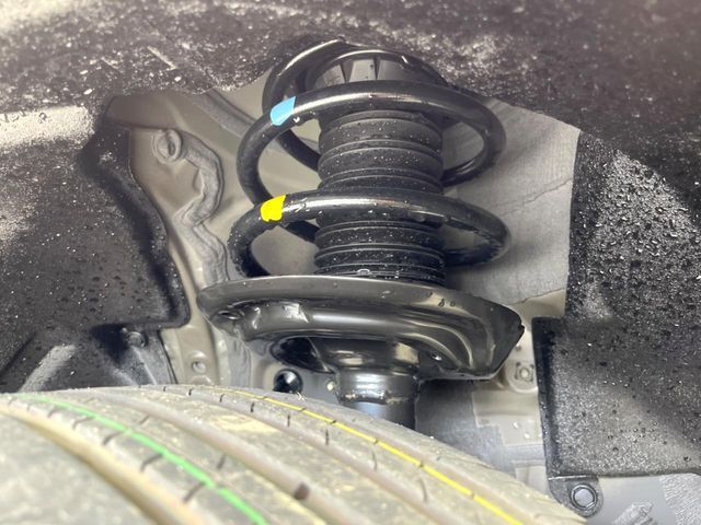 お車を安心してお乗りいただく為には、足回りの定期点検が欠かせません。サービスサポート（有償保証）では無料点検もご提供しており、安心のカーライフをお過ごしいただけるサポート体制が整っています。