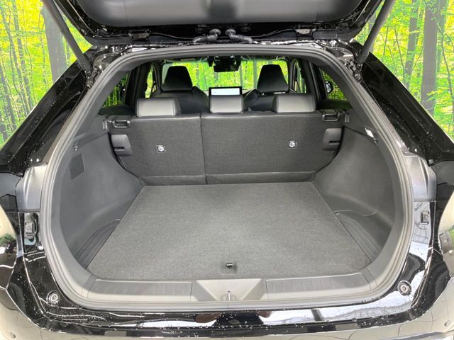 積み下ろしのしやすいデッキにはたっぷりと荷物を積み込んでいただけます。遊びから仕事まで、様々なシーンで頼れます♪
