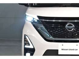 ★LEDのヘッドライト・フォグランプ装備♪オートライトが高性能のアダプティブヘッドライトとなっております。