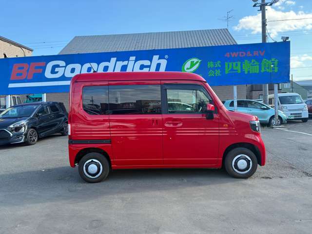 助手席を収納してフラットフロアに！運転席以外のすべてに荷物が積める令和4年式N-VANが入庫しました！低い床と高い天井で大容量の積載が可能です！