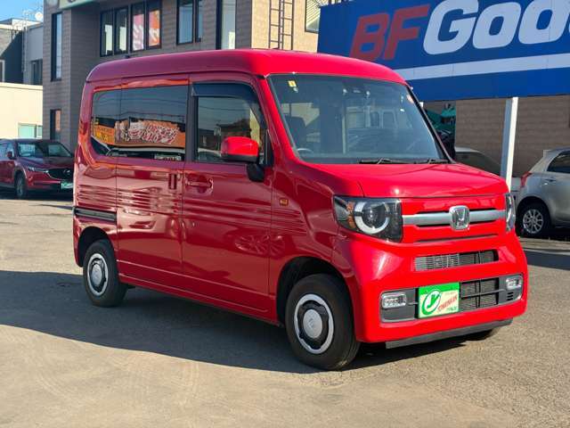 助手席を収納してフラットフロアに！運転席以外のすべてに荷物が積める令和4年式N-VANが入庫しました！低い床と高い天井で大容量の積載が可能です！